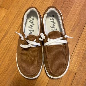 brand new slip on shoes from lauriebelles